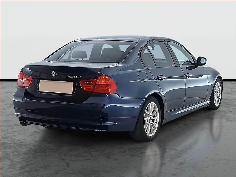 BMW Řada 3 (2011) 320 d, Tempomat - fotka 5 z 17
