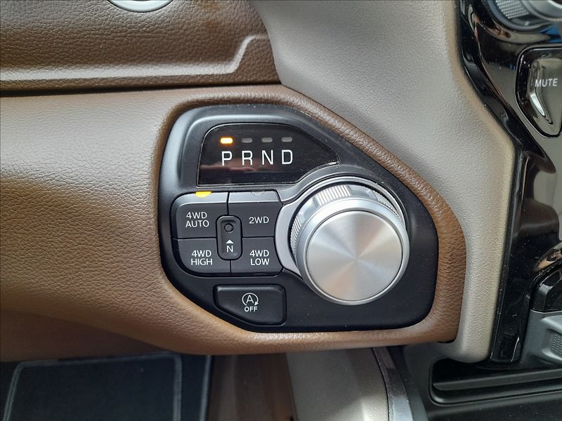 RAM 1500 5,7 HEMI LARAMIE 4x4 - fotka 22 z 33