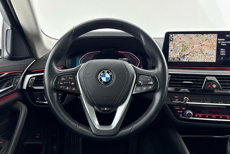 BMW Řada 5 540d xDrive - fotka 8 z 17