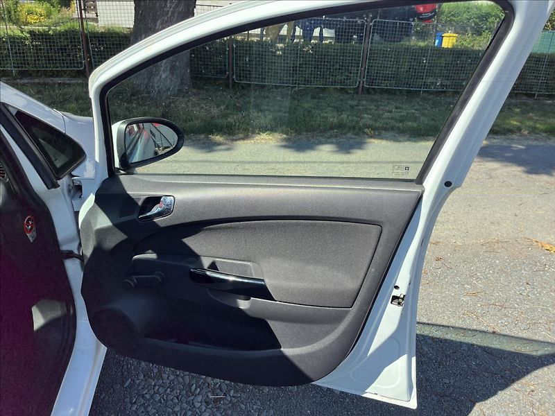 Opel Corsa 1,3 CDTi  Nová STK,Tažné,Klima - fotka 19 z 40
