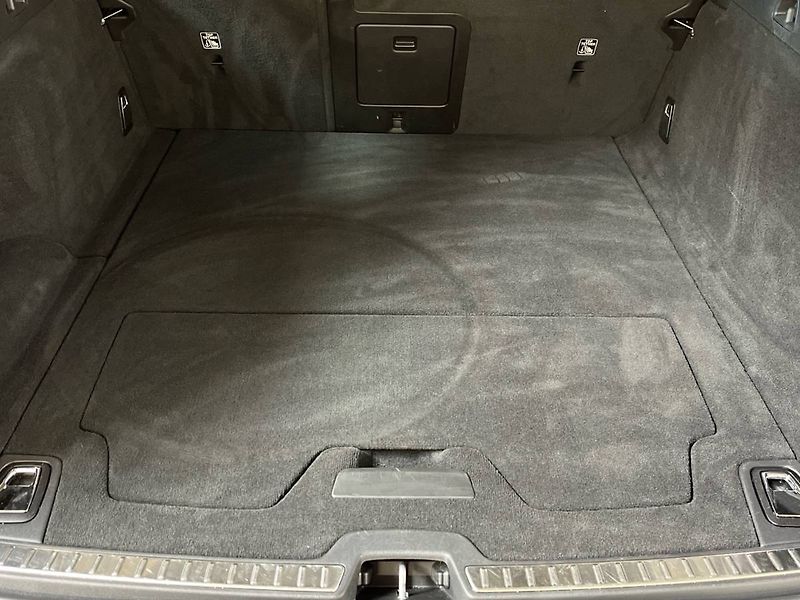 Volvo V90 (2024) B4 AWD diesel Ultimate Auto - fotka 12 z 20