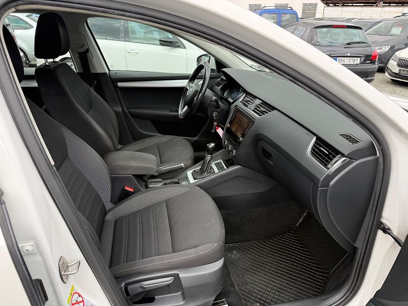 Škoda Octavia 1.6 TDI AMBITION - fotka 10 z 13