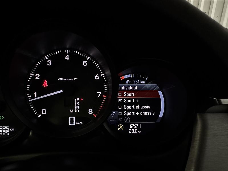 Porsche Macan T CHRONO PASM PANO MATRIX LED - fotka 23 z 49
