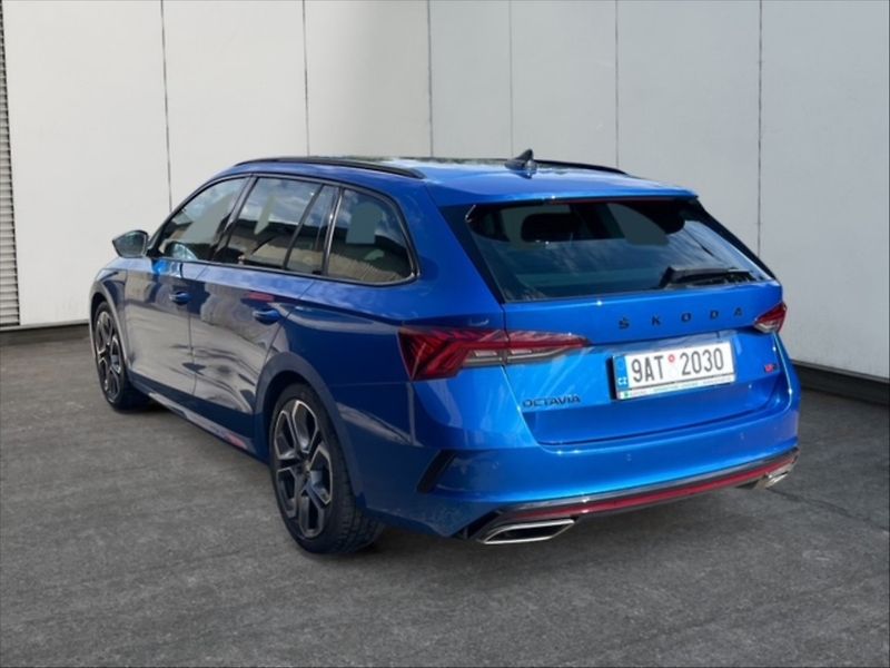 Škoda Octavia 2,0 TSI 180 RS - fotka 4 z 11