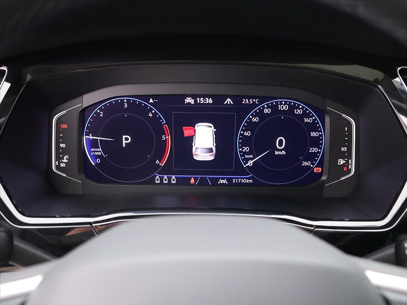 Volkswagen Touran 2,0 TDI DSG R-Line 1.Maj DPH - fotka 18 z 34