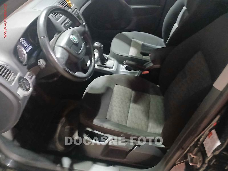 Škoda Octavia (2012) 1.6 TDi, 1.maj, AC, park - fotka 3 z 3