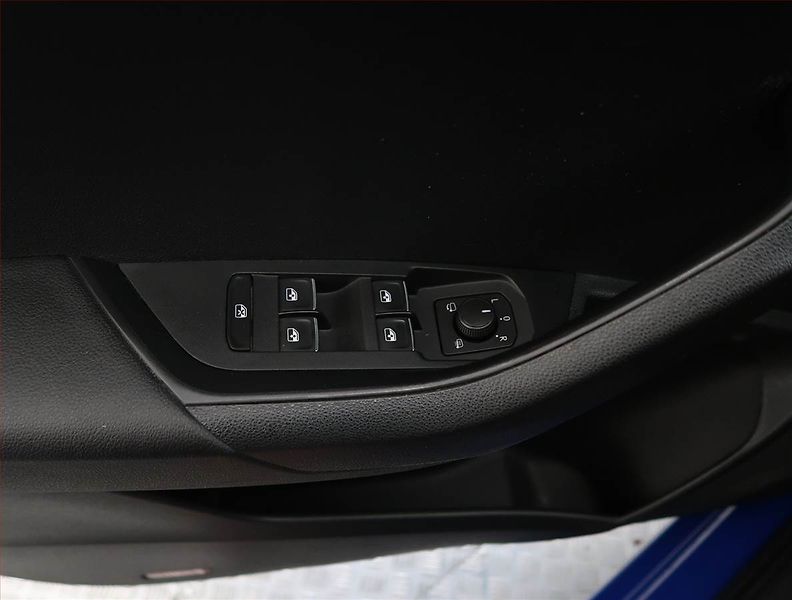Škoda Karoq (2019) 1.6 TDI, Automat, Navi - fotka 25 z 25
