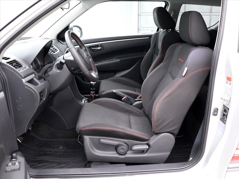 Suzuki Swift 1,6 VVT 100kW Sport CZ - fotka 10 z 30
