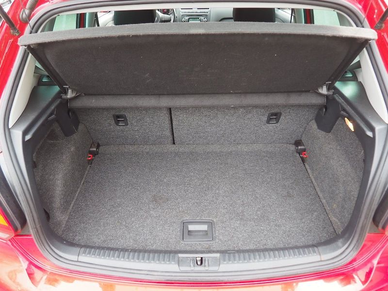 Volkswagen Polo (2010) 1.6 TDI - fotka 13 z 32