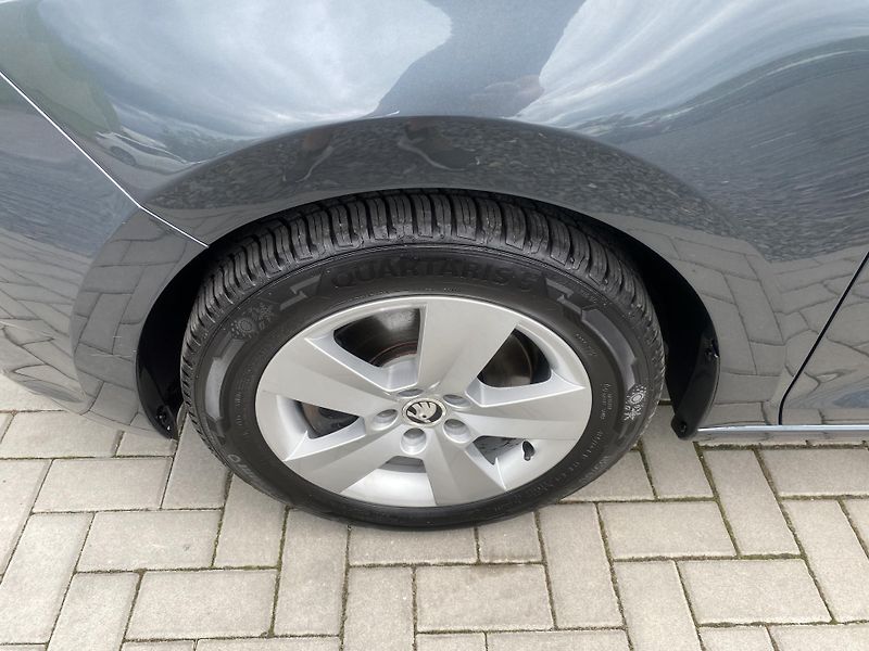 Škoda Rapid 1.2 TSI 81kW -KLIMA -ALU - PDC - fotka 9 z 35