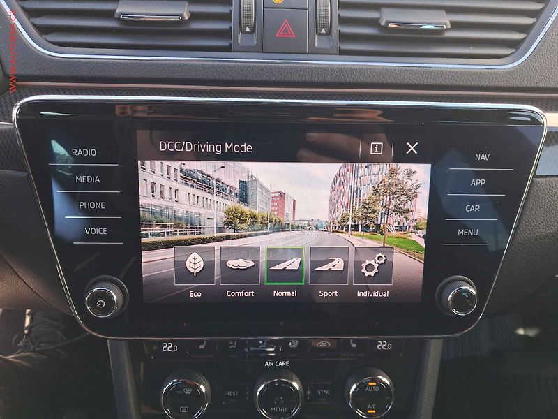 Škoda Superb (2017) 2.0 TSi, SportLine, DSG, +ALU - fotka 20 z 21