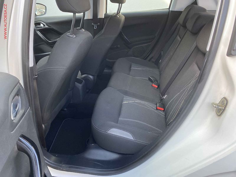Peugeot 208 (2013) 1.2 VTi, ČR - fotka 10 z 17