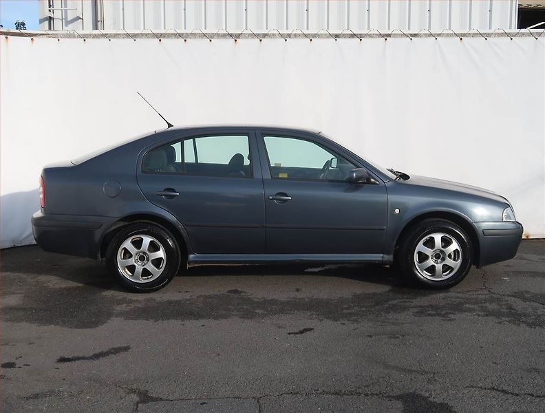 Škoda Octavia (2007) 1.6, po STK, dobrý stav - fotka 6 z 16