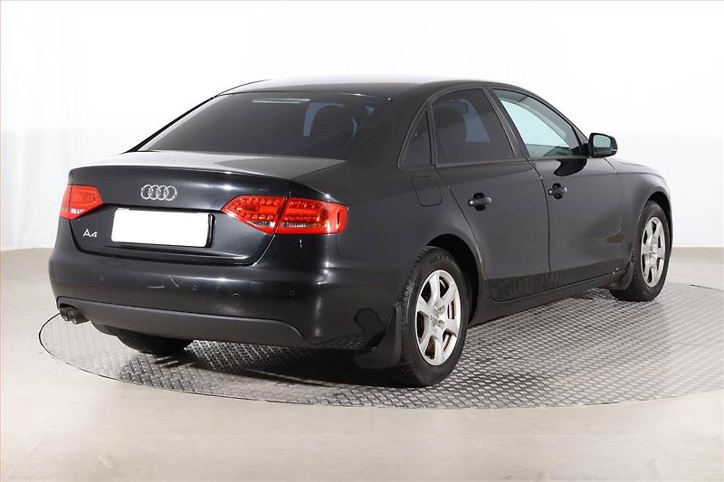 Audi A4 (2010) 2.0 TDI, Automat, Xenony - fotka 5 z 23