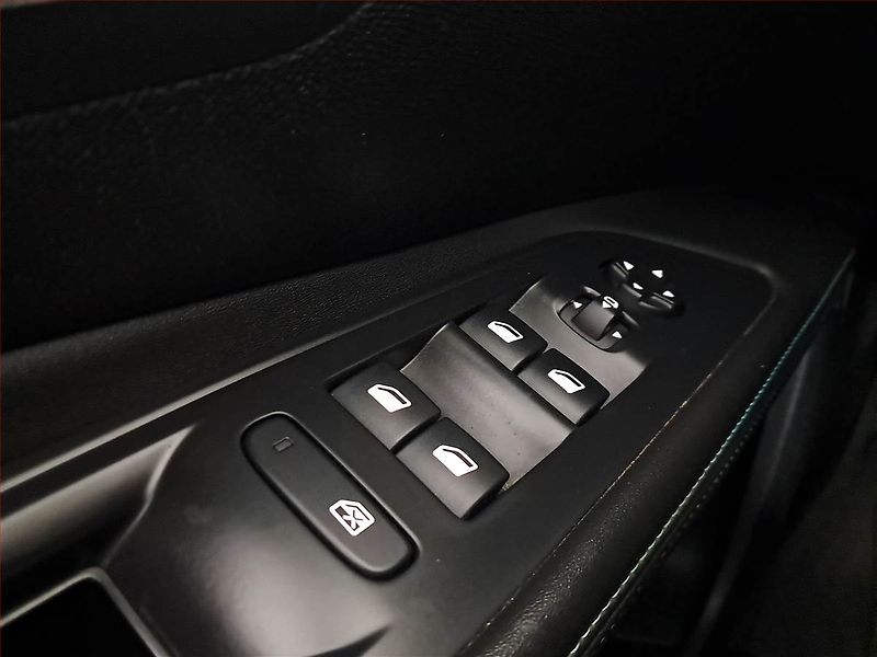 Peugeot 5008 (2021) PureTech 130 - fotka 17 z 22