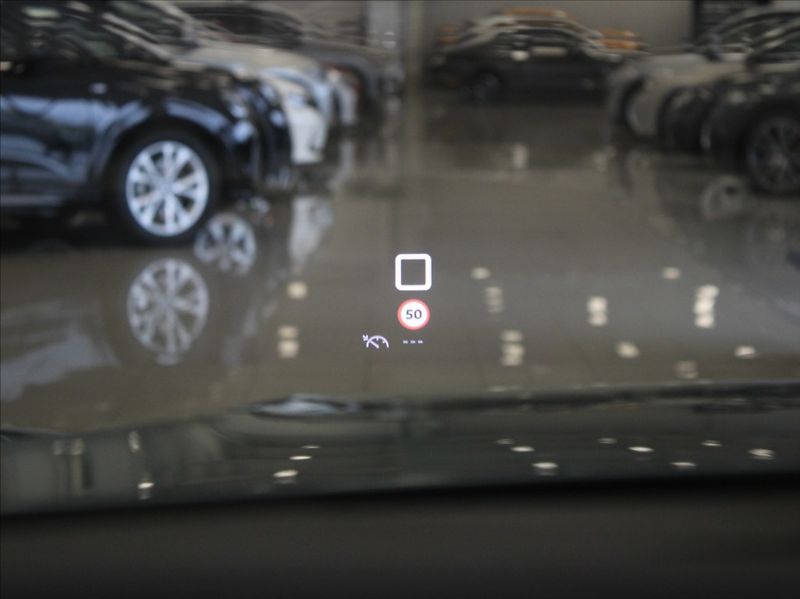 Citroën ë-C4 0,1 46kWh Shine NAVI Záruka ČR - fotka 10 z 23