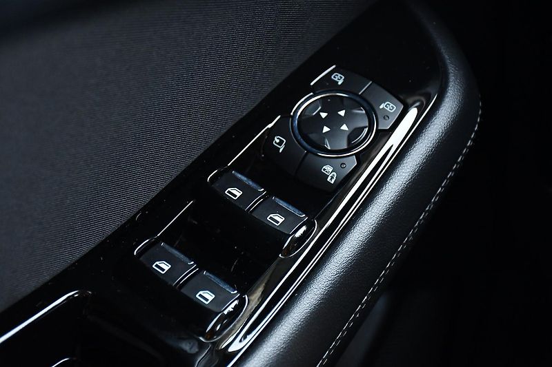 Ford S-MAX 2,0TDCi ČR 1.MAJITEL 140KW AT - fotka 26 z 53