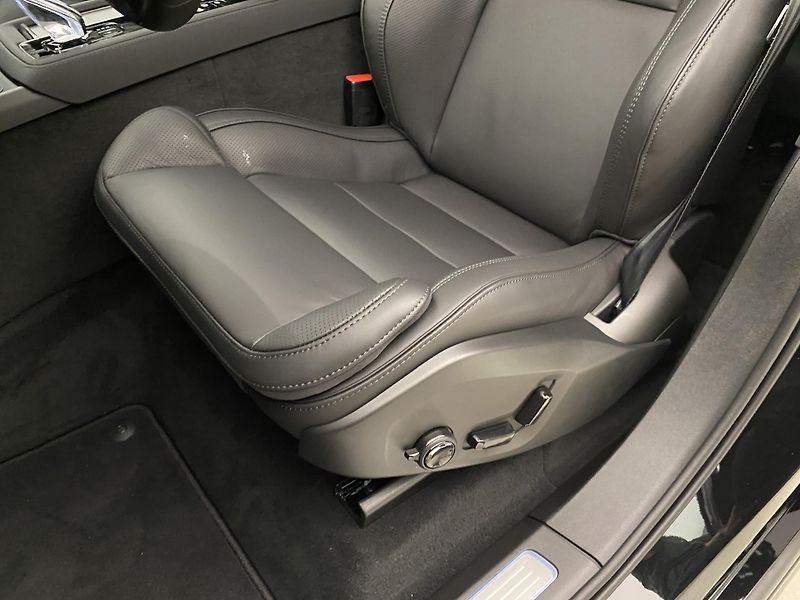 Volvo XC90 (2026) B5 AWD AUT BLACK EDITION PLUS  - fotka 30 z 73