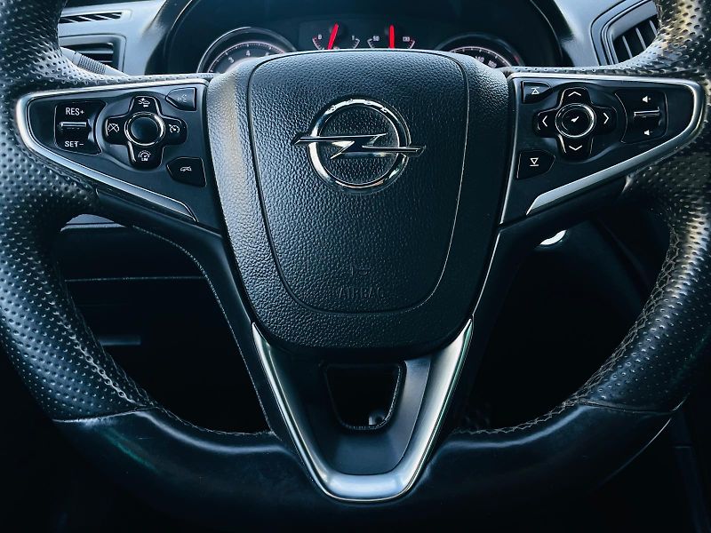 Opel Insignia 2.0CDTi 4x4 MANUÁL KAMERA VÝHŘ - fotka 26 z 49