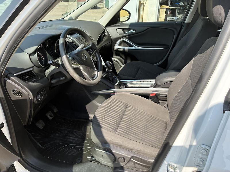 Opel Zafira 1.4 TURBO 103kW - fotka 10 z 19