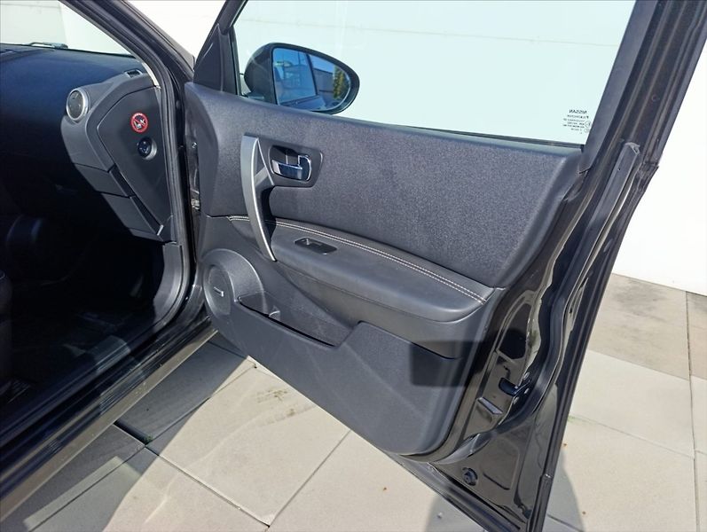 Nissan Qashqai 2,0 DCi 4x4 kamera tažné 1m ČR - fotka 26 z 39