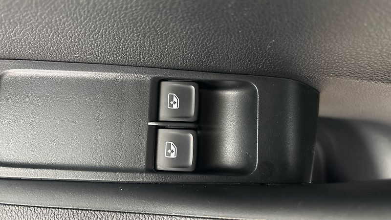 Škoda Fabia 1.0 TSI Ambition Combi - fotka 22 z 23