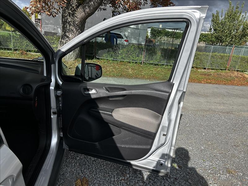 Ford Tourneo Courier 1,0 i 74 kW  Tempomat,Isofix - fotka 28 z 50