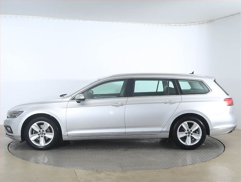 Volkswagen Passat (2021) 2.0 TDI, Automat, Kůže, Navi - fotka 3 z 20