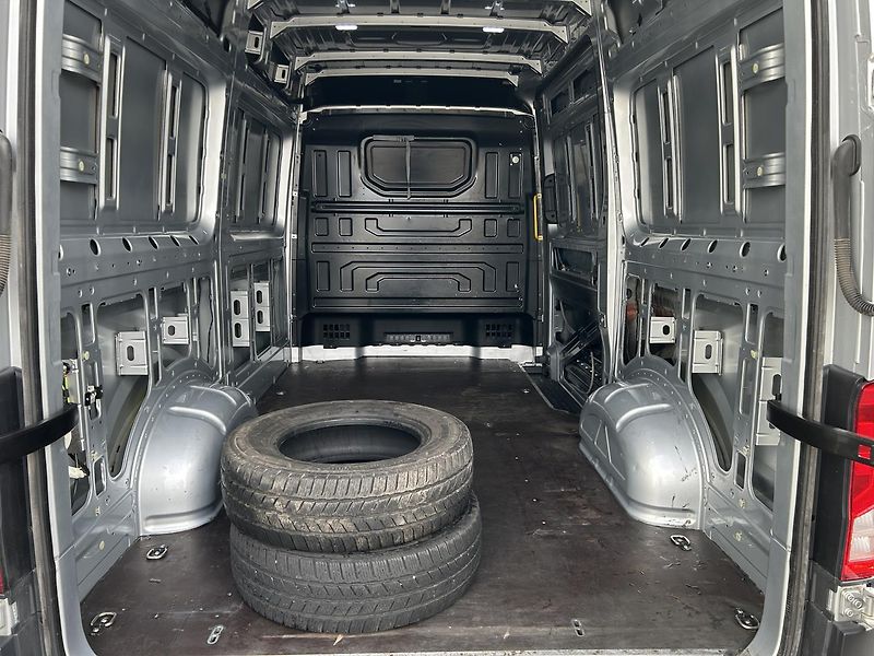 Volkswagen Crafter 2.0 TDI L2 H2 - fotka 10 z 22