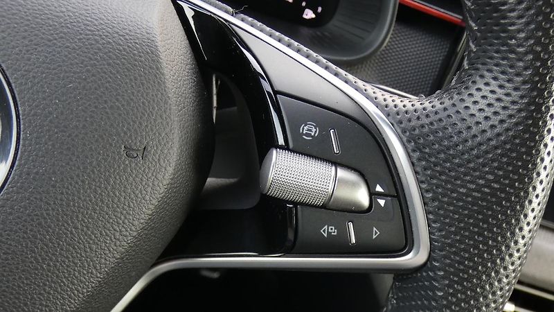 Škoda Scala 1.0 TSI Drive - fotka 12 z 24