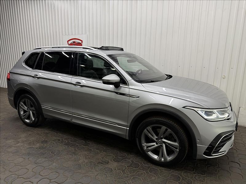 Volkswagen Tiguan Allspace R-LINE 180kW DCC H&K HUD PANO - fotka 11 z 50
