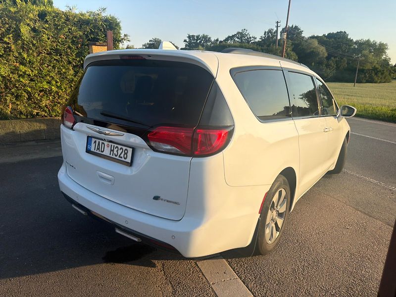 Chrysler Pacifica (2018)  3,6 L DVD Hybrid Plug In 2018 - fotka 4 z 20