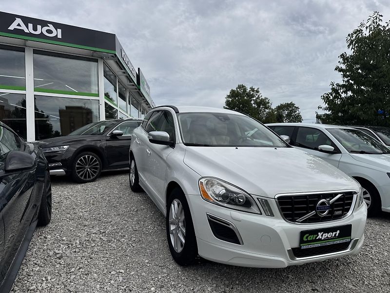 Volvo XC60 2,4 D3 R-DESIGN AWD AT - fotka 7 z 24