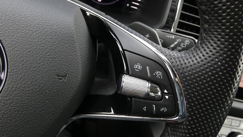 Škoda Kodiaq 2,0 TSI DSG 4x4 STYLE - fotka 13 z 26