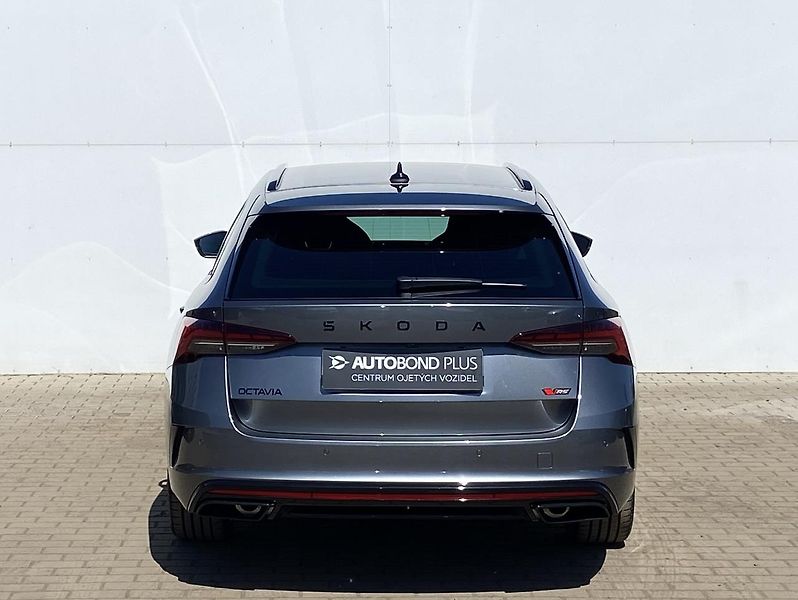 Škoda Octavia 2.0 TSI DSG / 195 kW RS - fotka 9 z 26