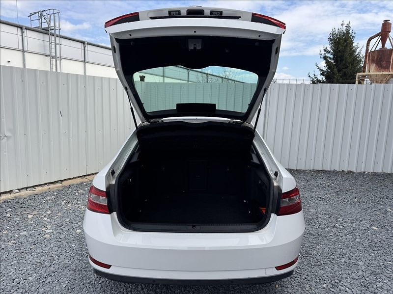 Škoda Superb 2,0 TDI 140kW ACC - fotka 12 z 50