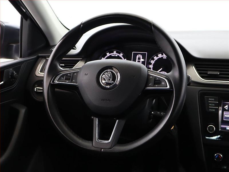Škoda Rapid (2018) 1.0 TSI, Tempomat - fotka 13 z 16