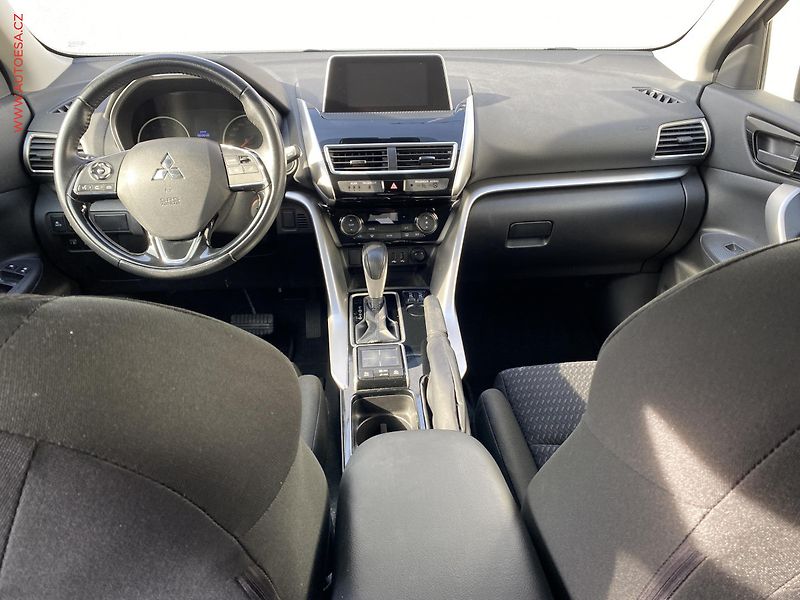 Mitsubishi Eclipse Cross (2019) 1.5 T-MIVEC, AT, kamera - fotka 8 z 21