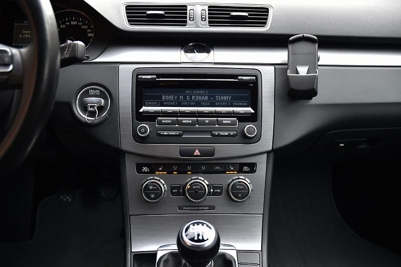 Volkswagen Passat 2.0 TDi CR COMFORTLINE, VÝHŘEV - fotka 21 z 50