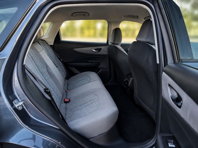 MG MGS5 EV (2026) Emotion (49 kWh) - fotka 38 z 41