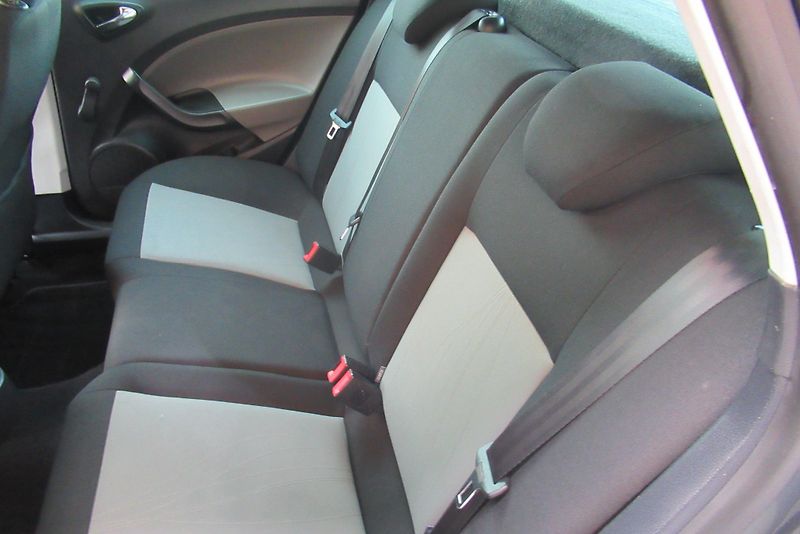 Seat Ibiza 1.2i  AUT. KLIMA TAŽNÉ - fotka 16 z 21