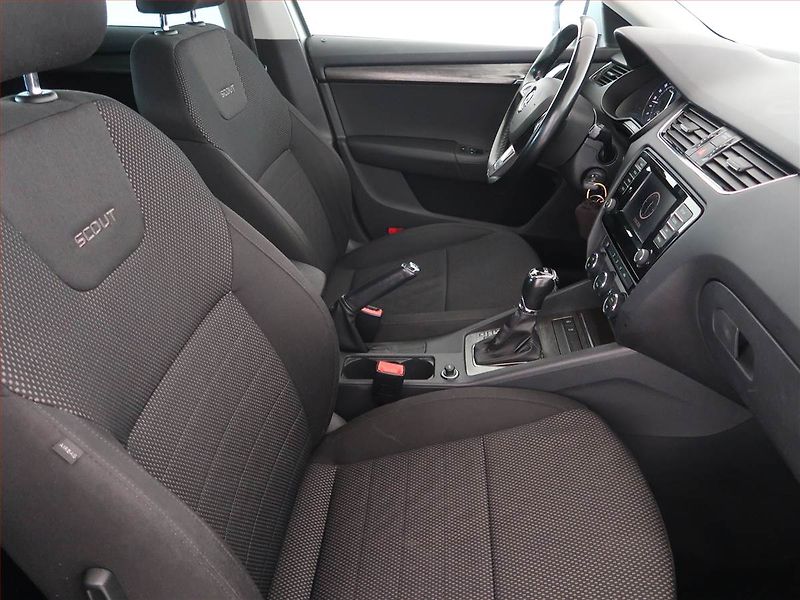 Škoda Octavia (2015) Scout 2.0 TDI, 4X4, Automat - fotka 9 z 14
