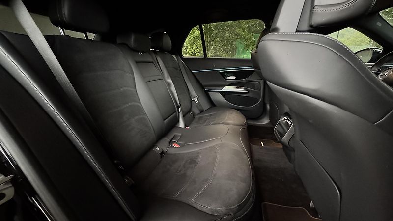 Mercedes-Benz Třídy E (2024) E220d, AMG, ZÁRUKA, PANORAMA - fotka 18 z 20