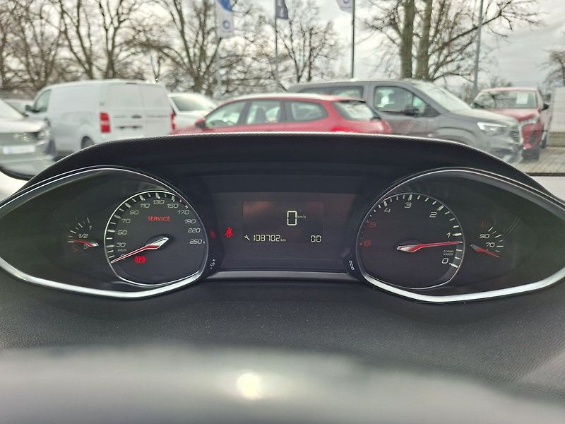 Peugeot 308 SW ALLURE 1,6 BHDi 120k M6 - fotka 17 z 26