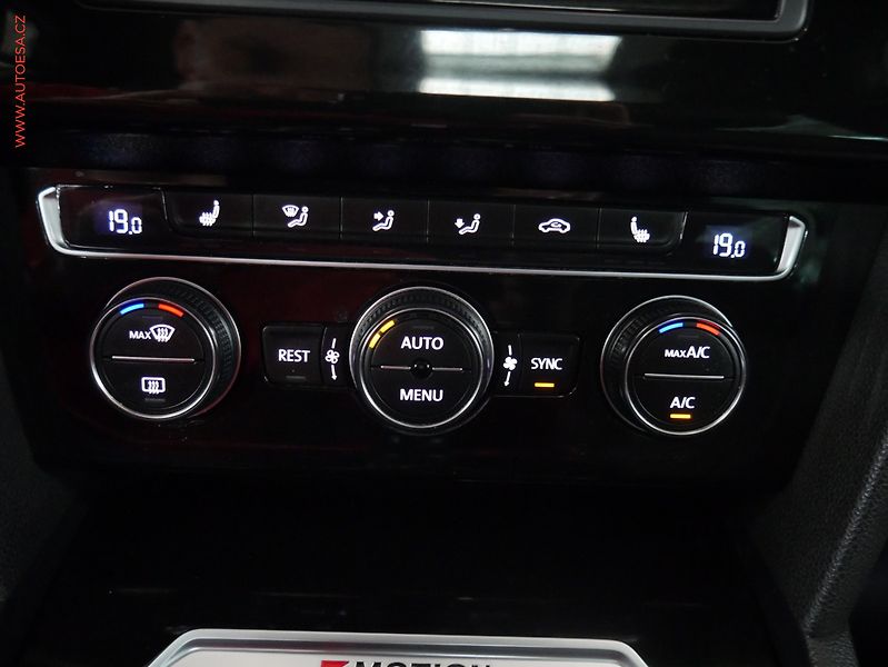 Volkswagen Passat (2015) 2.0TDI 4x4, DSG, navi, bixen - fotka 16 z 21