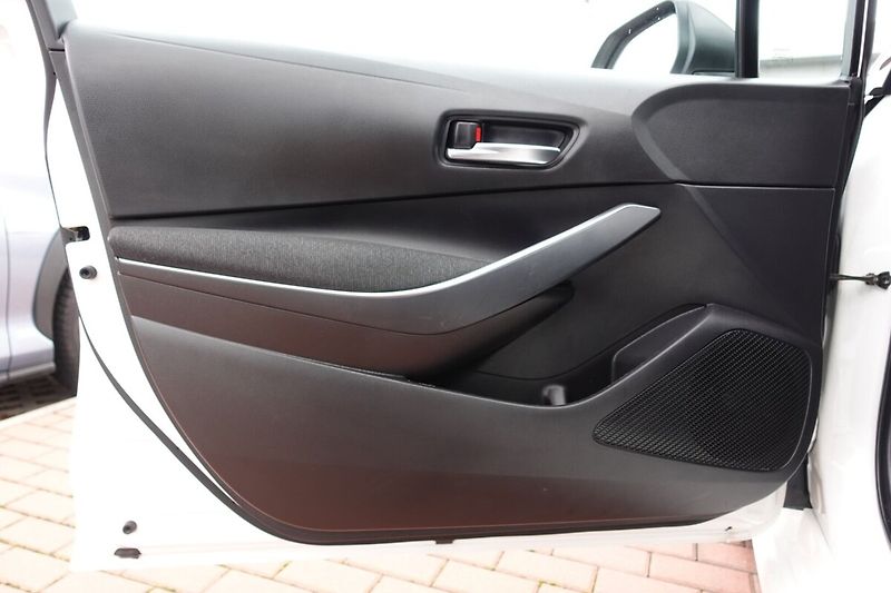Toyota Corolla 1,8HSD Comfort Tech - fotka 9 z 31