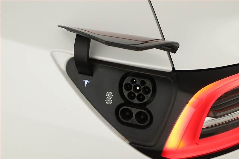 Tesla Model Y (2021) Long Range AWD 75kWh, SoH 91% - fotka 27 z 28