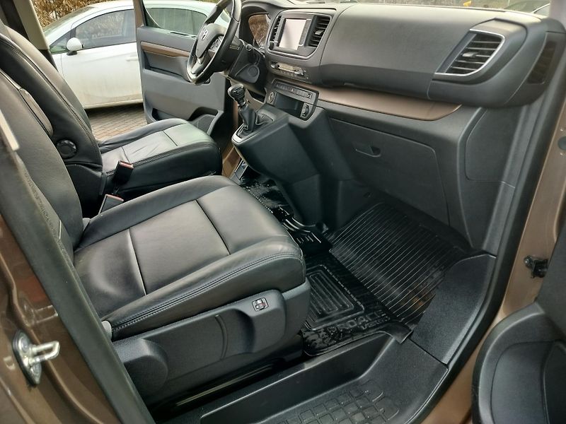 Toyota ProAce Verso 4x4 kůže, navi,  8 míst, tažné - fotka 22 z 30