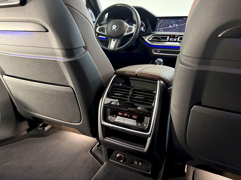 BMW X7 xDrive30d M-Sport Laser FULL - fotka 21 z 53
