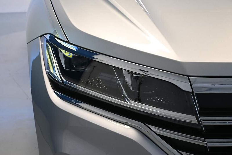 Volkswagen Touareg (2022) 3.0 4Motion LED ACC Vzduch Taž - fotka 25 z 34